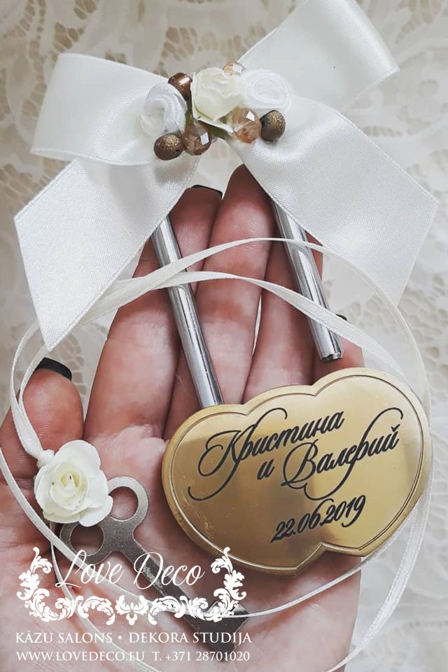 Замочек с гравировкой имен и даты свадьбы с декором бантик  <br>20 € <br>